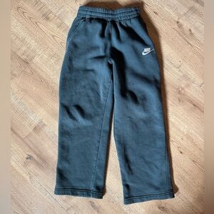 Nike Kids Club Fleece Dark Gray Green Solo Swoosh Open Hem Sweatpants Medium